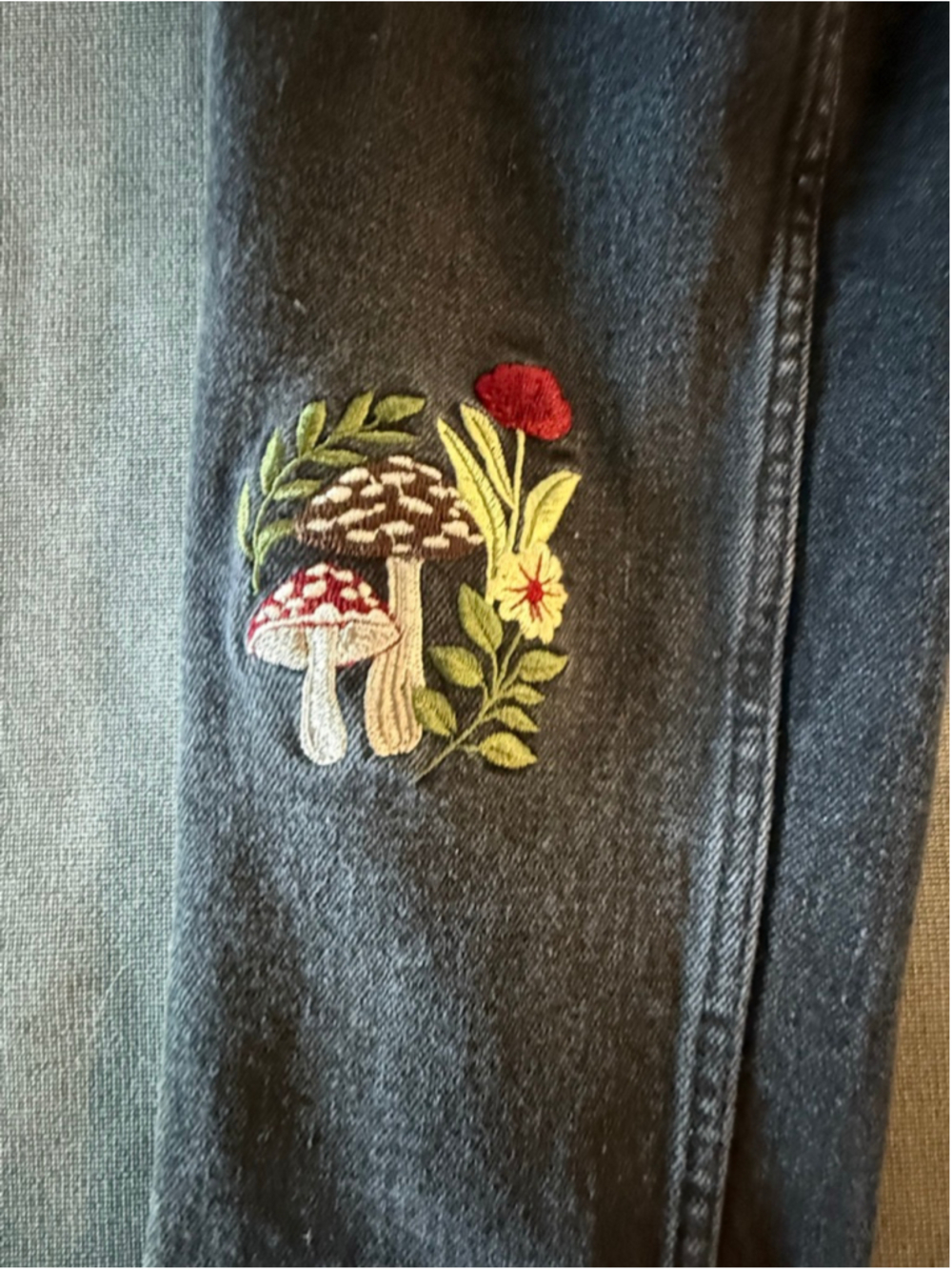 Mushroom & Forest Creature Embroidered Mom Jeans Hot Topic sz 2 - Picture 13 of 16